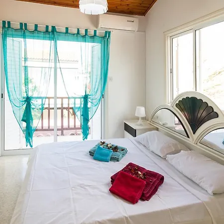 Semi-detached Beach House Meneou